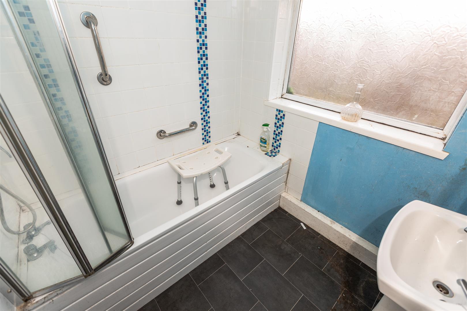 Lakefield Road, Llanelli, SA15 2UE